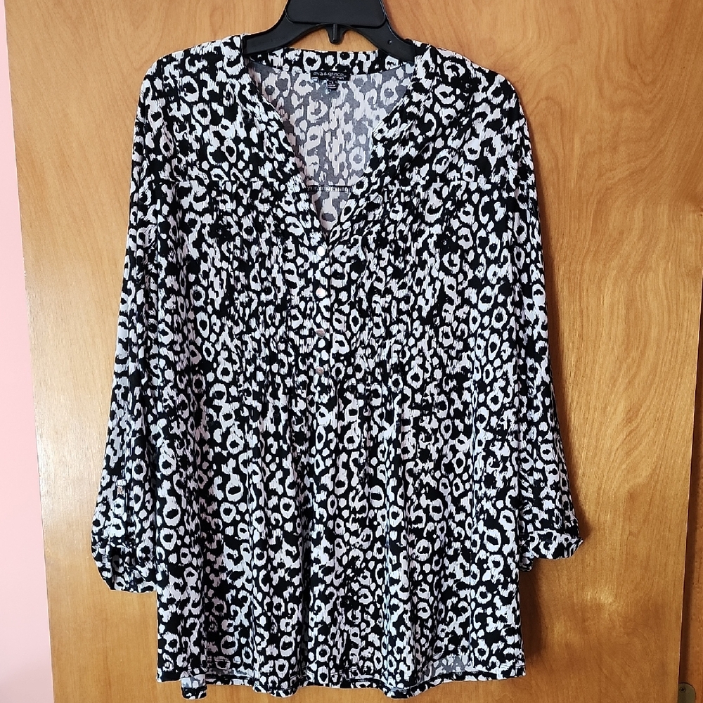 Ava & Grace Black and White Patterned Blouse